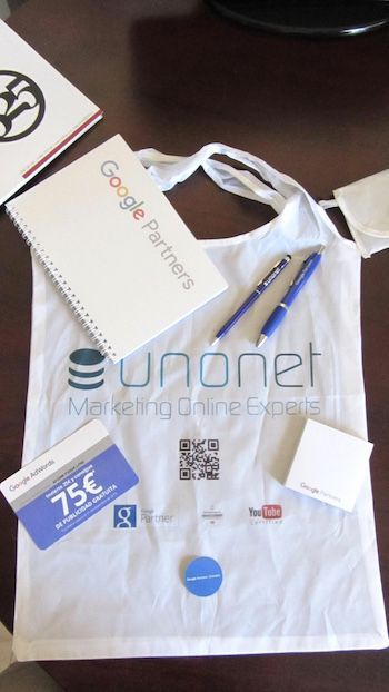 Kit con merchandising de Unonet y cupones de 75€ para publicidad en Google y Youtube Kit con merchandising de Unonet y cupones de 75€ para publicidad en Google y Youtube