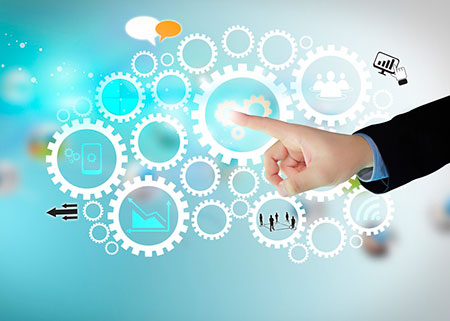 Social Media Manager organizando el trabajo a los Community Managers